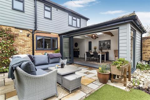 6 Parsonage Way, Linton, Cambridge, CB21 4YL