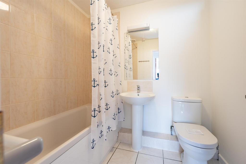 Flat 5 Regatta Court 22 18.jpg