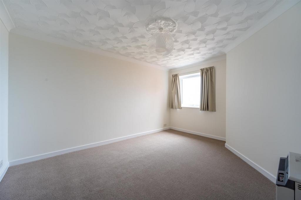 Flat 5 Regatta Court 22 12.jpg