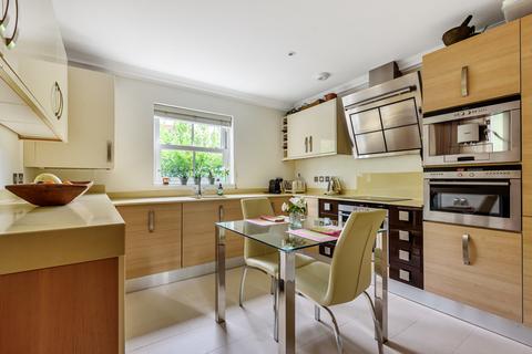 2 bedroom flat for sale, Gower Road, Weybridge, KT13