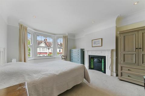 27 Dunmore Road, London, SW20 8TN