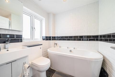 2 Corfe Gardens, Frimley, Camberley, GU16 8XN