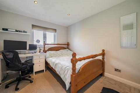2 Corfe Gardens, Frimley, Camberley, GU16 8XN