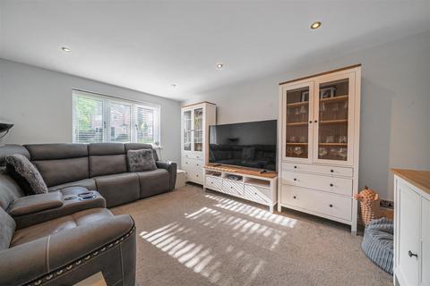2 Corfe Gardens, Frimley, Camberley, GU16 8XN