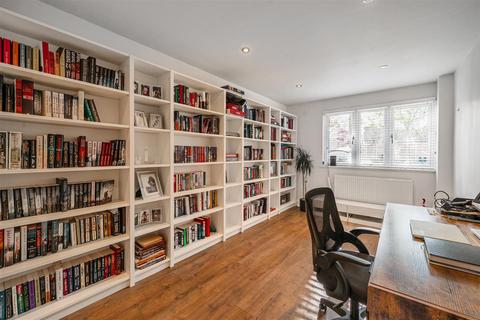 2 Corfe Gardens, Frimley, Camberley, GU16 8XN