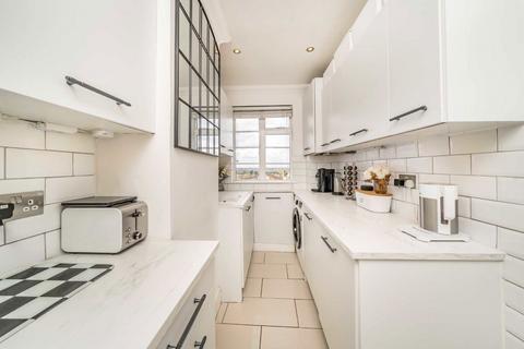 2 bedroom flat for sale, Streatham High Road, London SW16