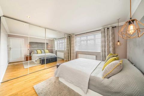2 bedroom flat for sale, Streatham High Road, London SW16