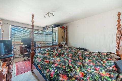 2 bedroom flat for sale, Aran Drive, Stanmore, HA7