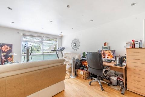 12, Brompton Court Aran Drive, Stanmore, HA7 4NB