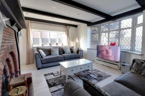 18 Pinemead, Shefford, SG17 5BG