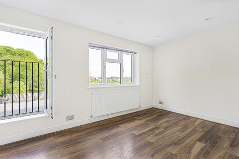 68a Meadway, Twickenham, TW2 6PQ