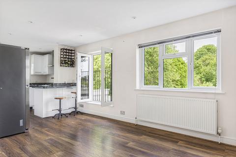 68a Meadway, Twickenham, TW2 6PQ