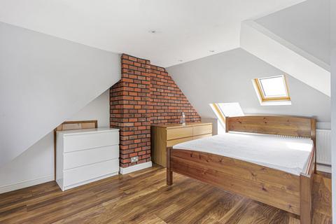 68a Meadway, Twickenham, TW2 6PQ