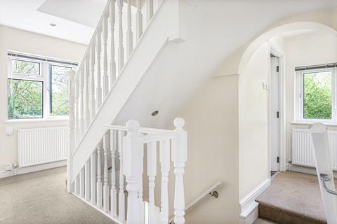 68a Meadway, Twickenham, TW2 6PQ