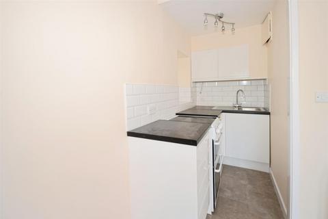 Studio to rent, Worple Road, Wimbledon SW19