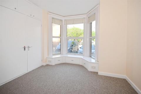 Studio to rent, Worple Road, Wimbledon SW19