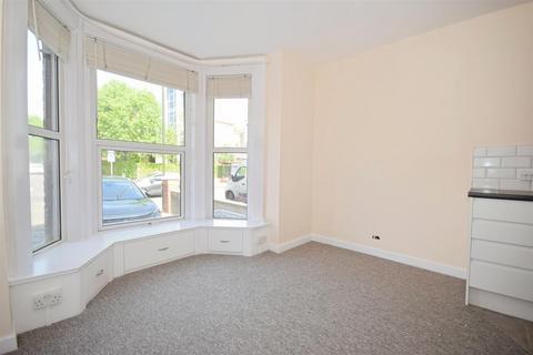 Studio to rent, Worple Road, Wimbledon SW19