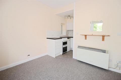 Studio to rent, Worple Road, Wimbledon SW19