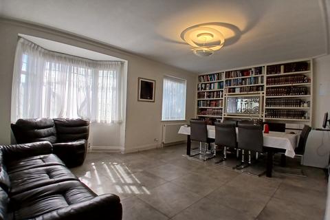 3 bedroom apartment for sale, Golders Court, Woodstock Road NW11
