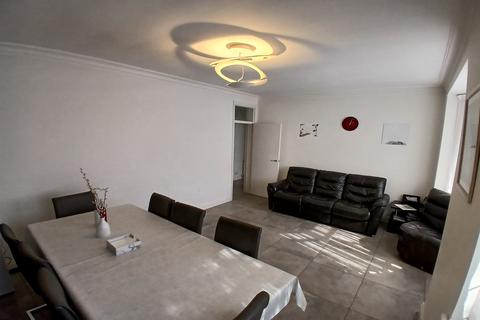 3 bedroom apartment for sale, Golders Court, Woodstock Road NW11