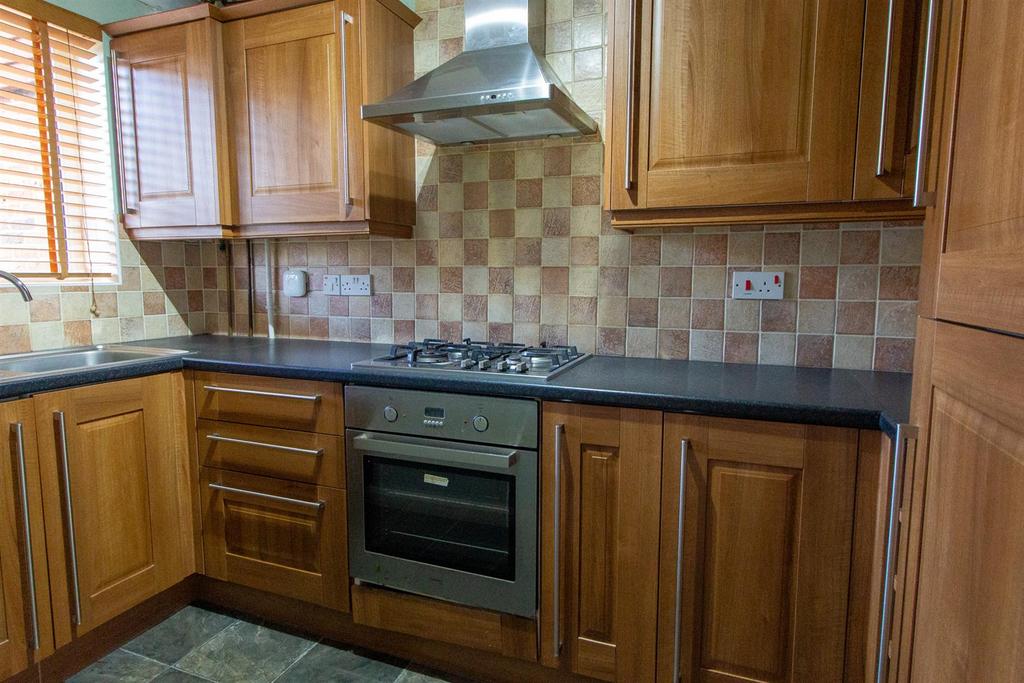 2 Lime Tree Grove - kitchen.jpg
