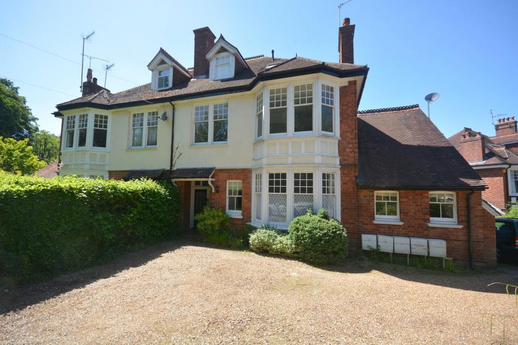 1 Bed Unfurnished Flat