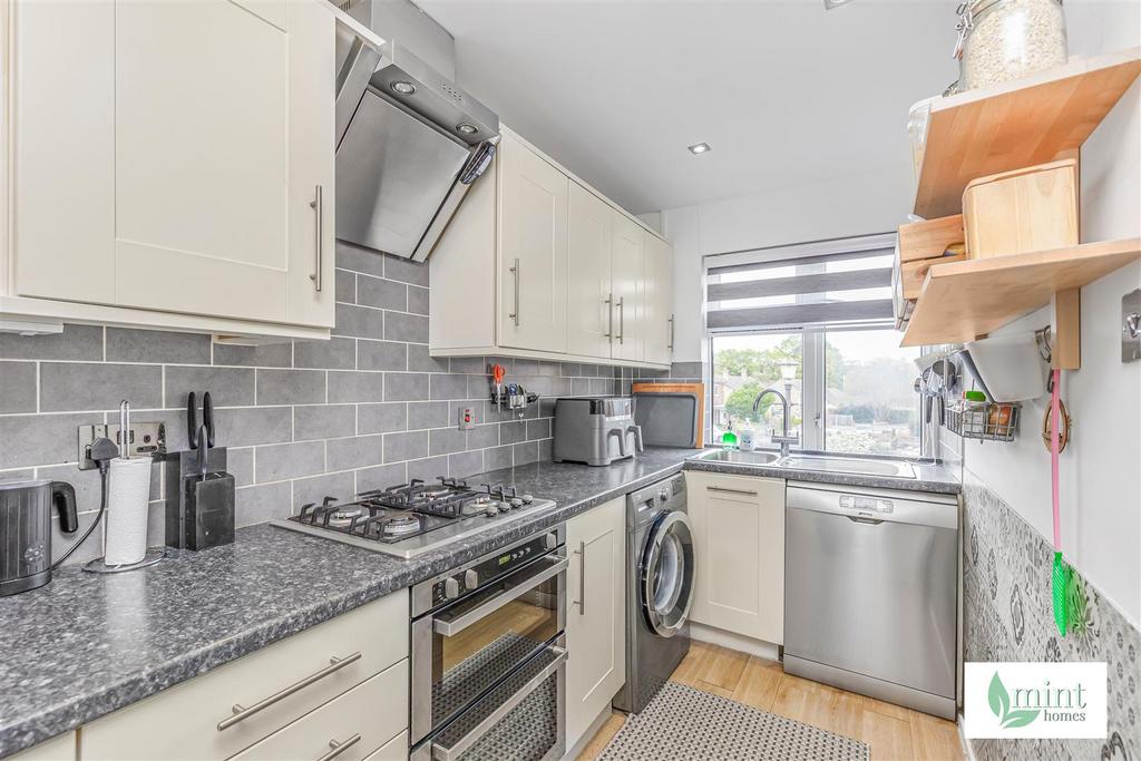36 Windsor Crt Rd4.jpg