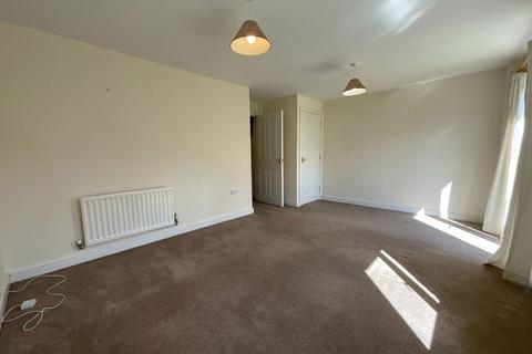 4 bedroom semi-detached house to rent, Hurlingham Road, Market Harborough LE16