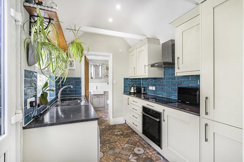 18 Armstrong Road, Englefield Green, Egham, TW20 0RW