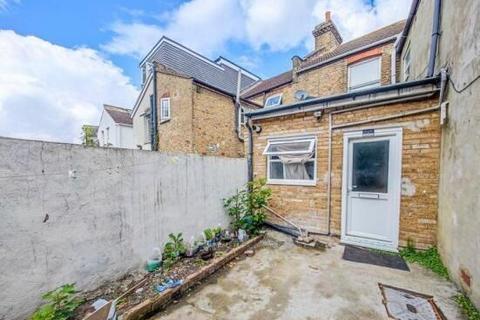 138b Benares Road, London, SE18 1HT
