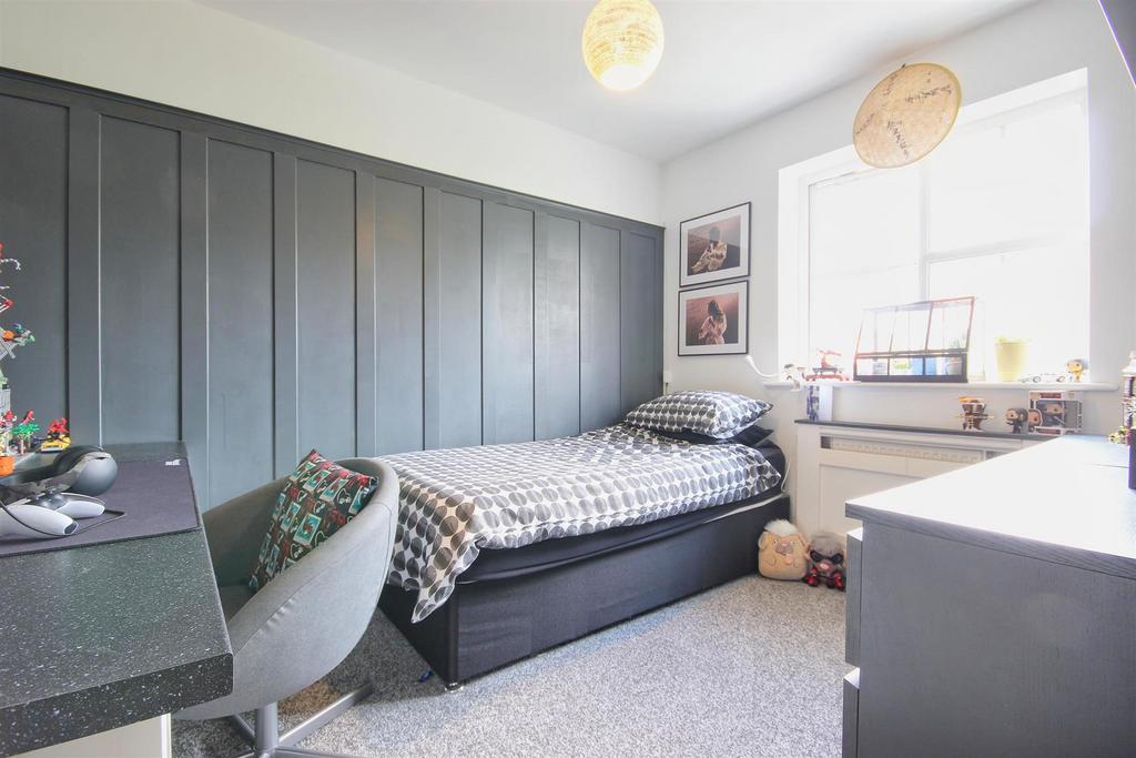 Bedroom 2 (rear)