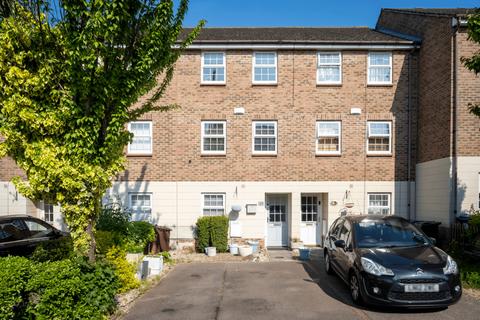 Carew Close, Grays, RM16