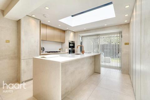 7 Blisworth Close, Hayes, UB4 9RF