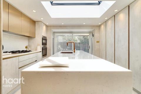 7 Blisworth Close, Hayes, UB4 9RF