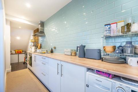 1 bedroom flat for sale, Amhurst Road, Stoke Newington, London, N16