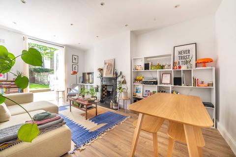 1 bedroom flat for sale, Amhurst Road, Stoke Newington, London, N16