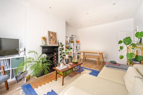 1 bedroom flat for sale, Amhurst Road, Stoke Newington, London, N16