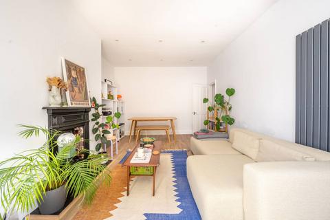 1 bedroom flat for sale, Amhurst Road, Stoke Newington, London, N16