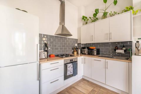 1 bedroom flat for sale, Amhurst Road, Clapton, London, N16