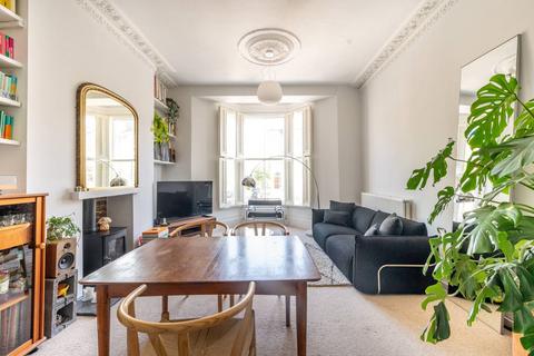 1 bedroom flat for sale, Amhurst Road, Clapton, London, N16