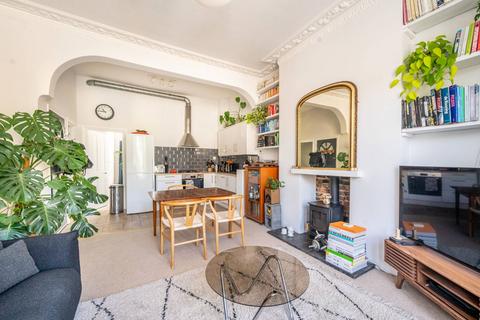 1 bedroom flat for sale, Amhurst Road, Clapton, London, N16