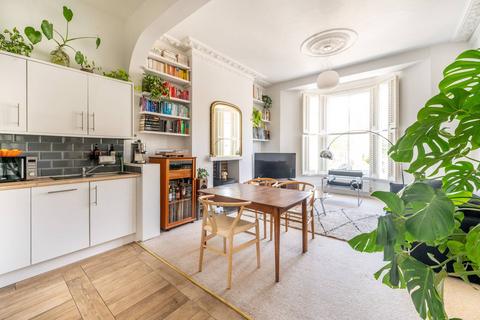 1 bedroom flat for sale, Amhurst Road, Clapton, London, N16