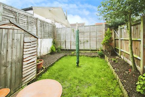2 bedroom maisonette to rent, Trinity Place Bexleyheath DA6