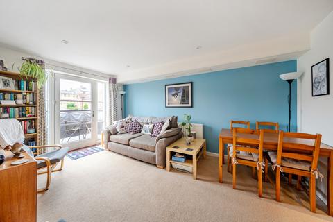 2 bedroom flat for sale, Turk Street, Alton, Hampshire, GU34