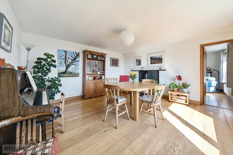 17 Launds, Golcar, Huddersfield, HD7 4NN