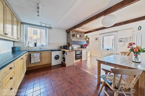 17 Launds, Golcar, Huddersfield, HD7 4NN