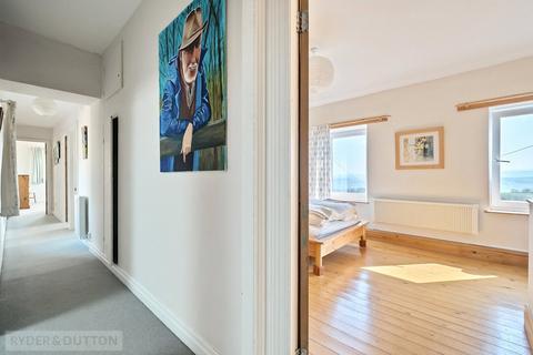 17 Launds, Golcar, Huddersfield, HD7 4NN