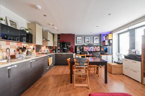 2 bedroom flat for sale, 18 Polydamas Close, London E3