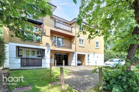 2 bedroom apartment for sale, Heybridge Court, Romford, RM7 9QE