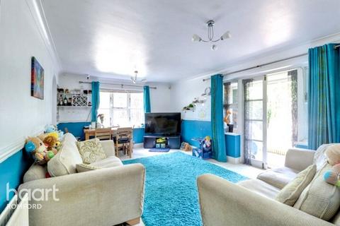 2 bedroom apartment for sale, Heybridge Court, Romford, RM7 9QE